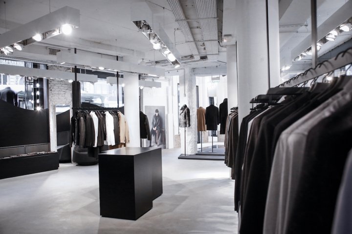 Cerruti 1881, Paris shop